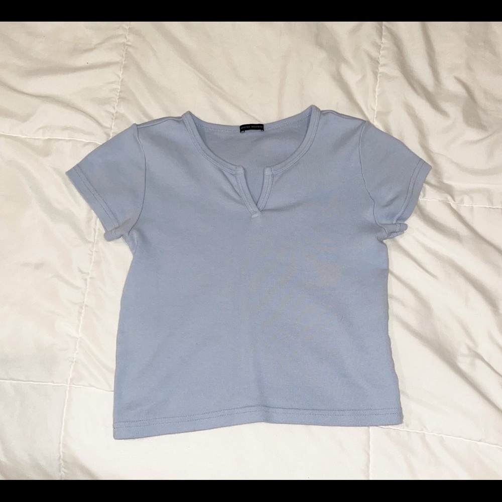 Ashlyn V Notch Top, Brandy Melville